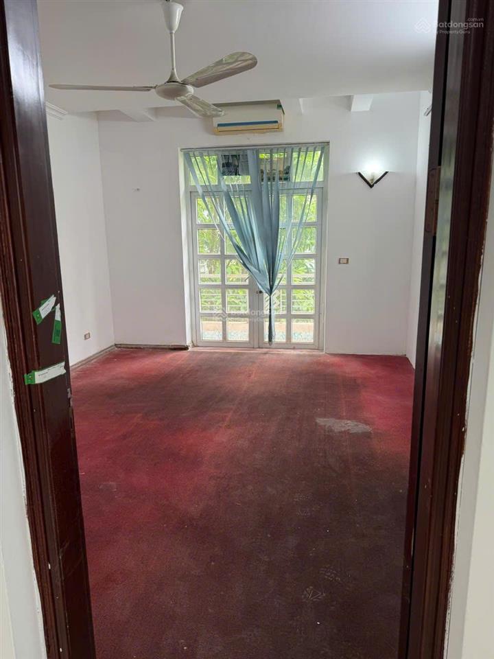 Cho thuê nhà 150m2 x 4 tầng, mặt tiền 8m + sân, ngõ phố hoàng quốc việt  nghĩa đô, 25 tr/th.