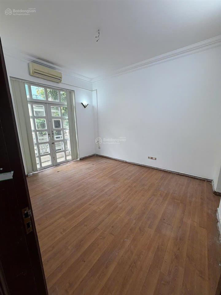 Cho thuê nhà 150m2 x 4 tầng, mặt tiền 8m + sân, ngõ phố hoàng quốc việt  nghĩa đô, 25 tr/th.