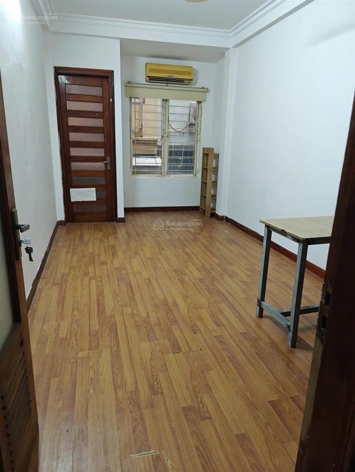 Cho thuê nhà nhà mặt phố dt 60m2 x 5 tầng, vỉa hè rộng, mặt phố hoàng quốc việt, 36tr/th.