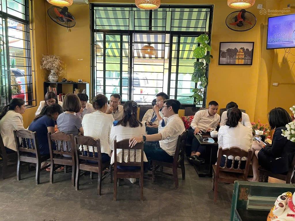 Cho thuê mặt bằng kinh doanh căn góc 2 mặt, dt 70m2, mt 8m, mặt phố hoàng quốc việt, nghĩa đô