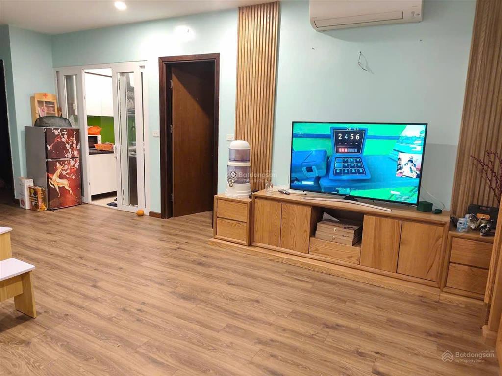 Chính chủ bán căn hộ tầng 3, dt sử dụng 60m2 (sổ 31m2) 2pn, vs tập thể nghĩa tân, giá 3,5 tỷ