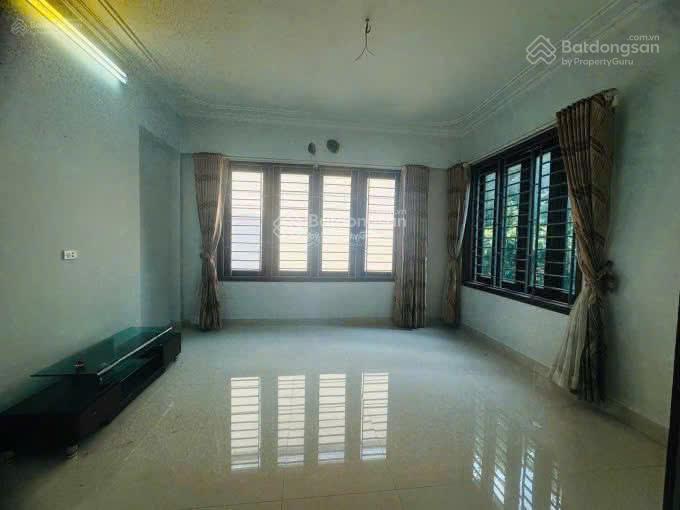 Cho thuê nhà riêng 90m2 x 5 tầng, vỉa hè rộng, ngõ phố hoàng quốc việt  nghĩa tân, 28 tr/th
