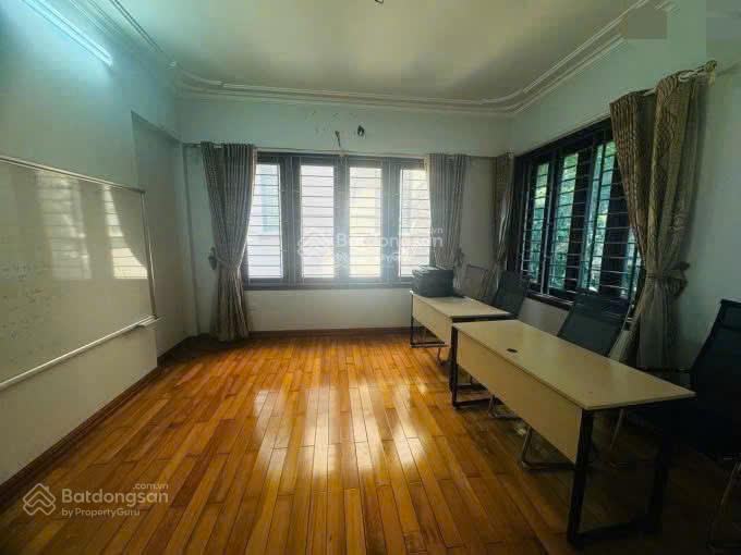 Cho thuê nhà riêng 90m2 x 5 tầng, vỉa hè rộng, ngõ phố hoàng quốc việt  nghĩa tân, 28 tr/th