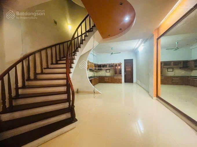 Cho thuê nhà riêng 90m2 x 5 tầng, vỉa hè rộng, ngõ phố hoàng quốc việt  nghĩa tân, 28 tr/th