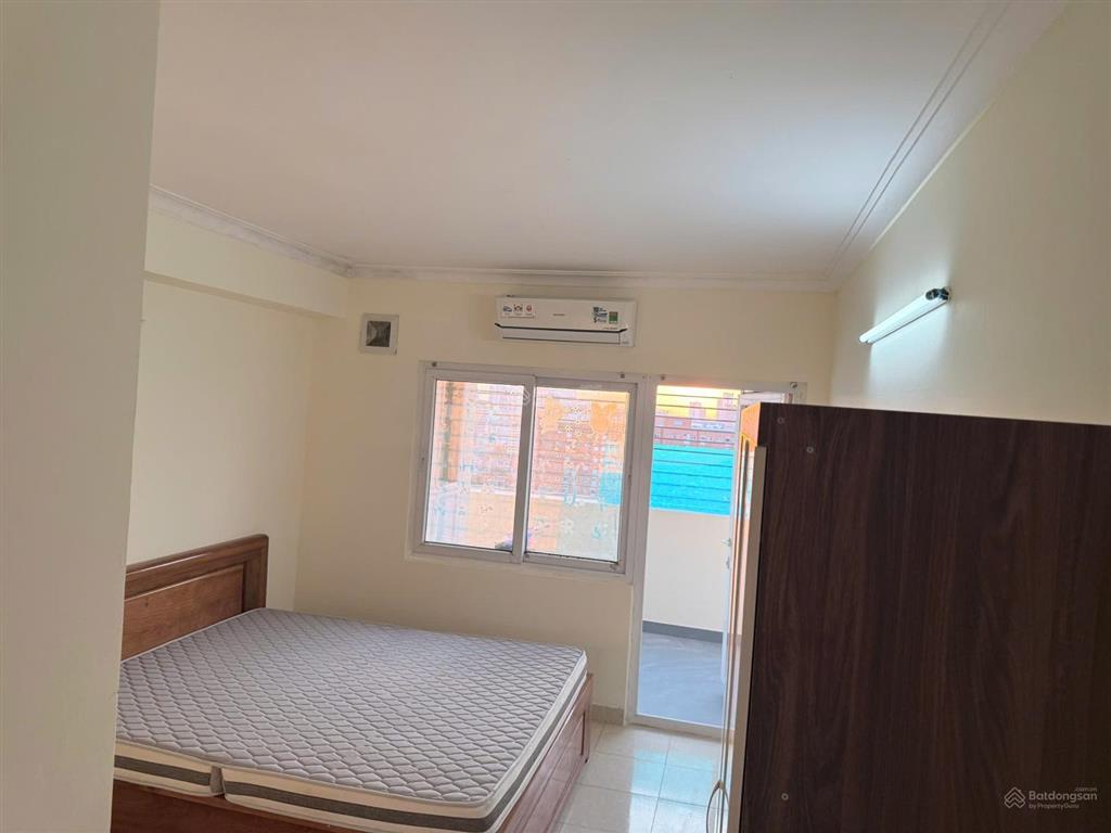 Bán căn hộ 70m2, 3pn, vs, ngõ 234 hoàng quốc việt, nghĩa đô, giá 4,5 tỷ