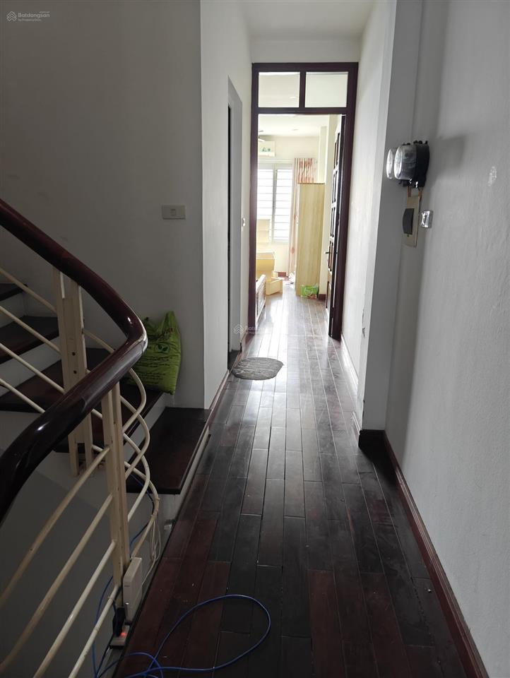 Cho thuê nhà 60m2 x 5 tầng, mặt phố đội cấn, phố sầm uất, cho thuê 26 tr/th
