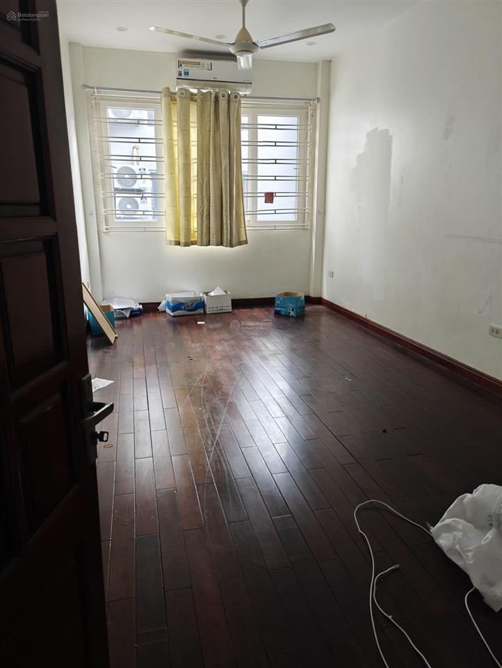 Cho thuê nhà 60m2 x 5 tầng, mặt phố đội cấn, phố sầm uất, cho thuê 26 tr/th