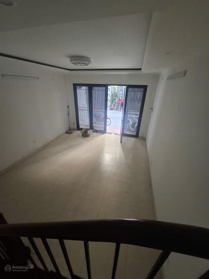Cho thuê nhà đẹp, 60m2 x 4,5 tầng, ngõ ô tô trung kính  cầu giấy, 22 tr/th, tel 0977 689 ***