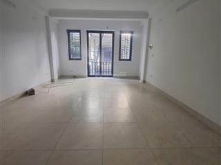 Cho thuê nhà đẹp, 60m2 x 4,5 tầng, ngõ ô tô trung kính  cầu giấy, 22 tr/th, tel 0977 689 ***