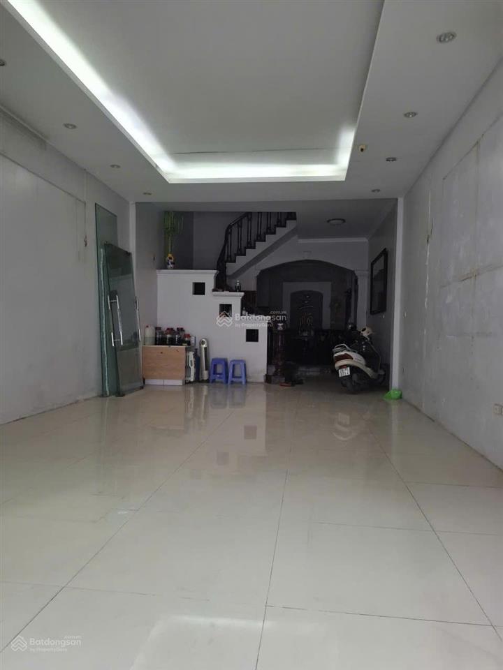 Cho thuê nhà 60m2 x 5 tầng, mt 5m mặt phố trung kính  yên hòa, giá 28 tr/th