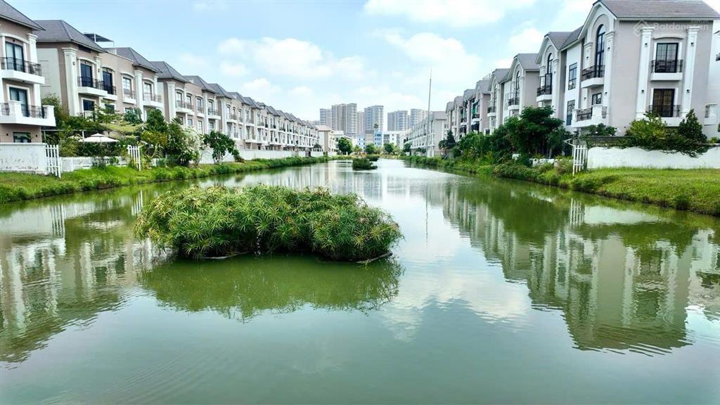 Bán biệt thự song lập 200m2 khu compound vinhomes grand park giá tốt 26,5 tỷ