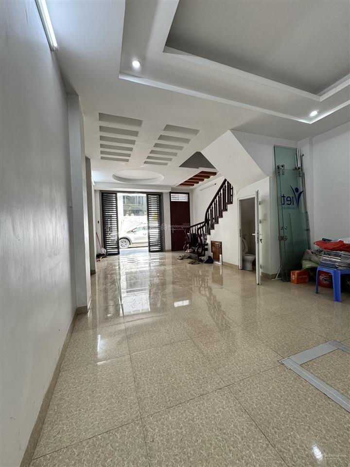 Cho thuê nhà nguyên căn hoàng quốc việt, cầu giấy. phân lô ô tô 45m2 x 5 tầng.