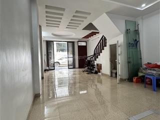 Cho thuê nhà nguyên căn hoàng quốc việt, cầu giấy. phân lô ô tô 45m2 x 5 tầng.