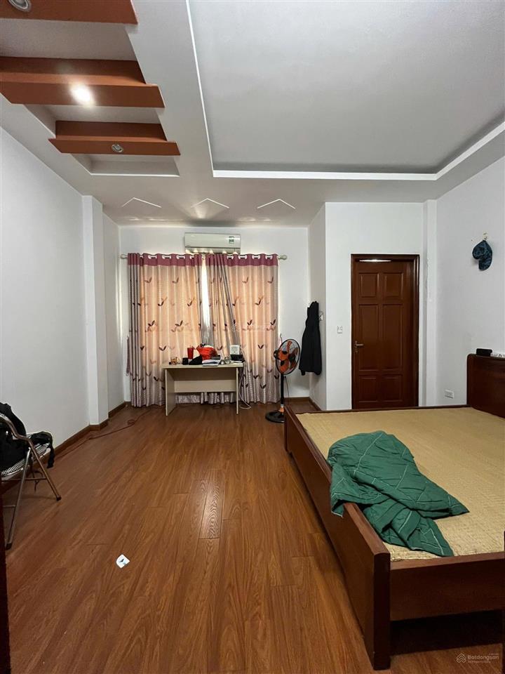 Cho thuê nhà nguyên căn hoàng quốc việt, cầu giấy. phân lô ô tô 45m2 x 5 tầng.