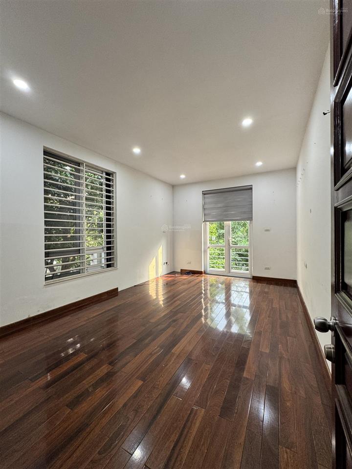 Cho thuê biệt thự kđt mỹ đình 2  200m2 x 4 tầng. mt 10m. giá 50 triệu/tháng.