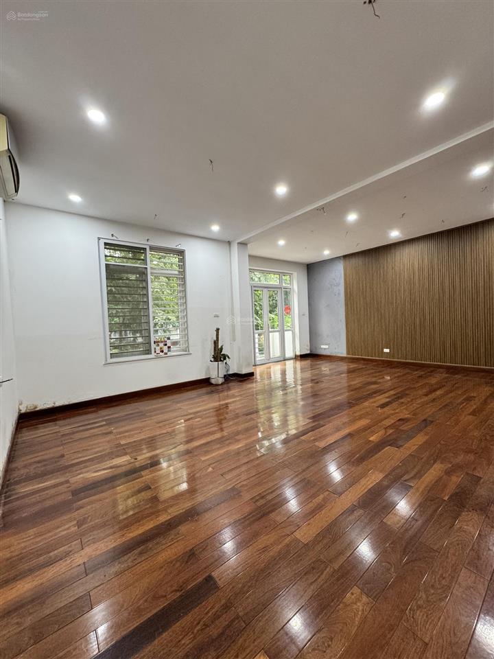 Cho thuê biệt thự kđt mỹ đình 2  200m2 x 4 tầng. mt 10m. giá 50 triệu/tháng.