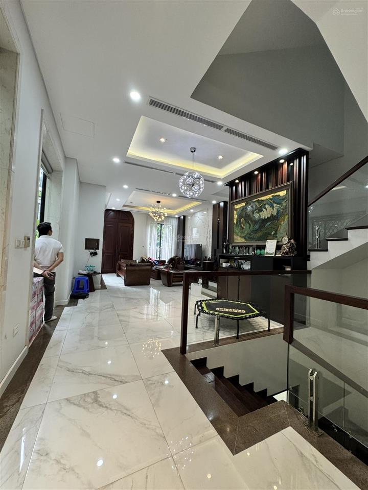 Cho thuê biệt thự vinhomes green bay mễ trì. diện tích 150m x 4 tầng.