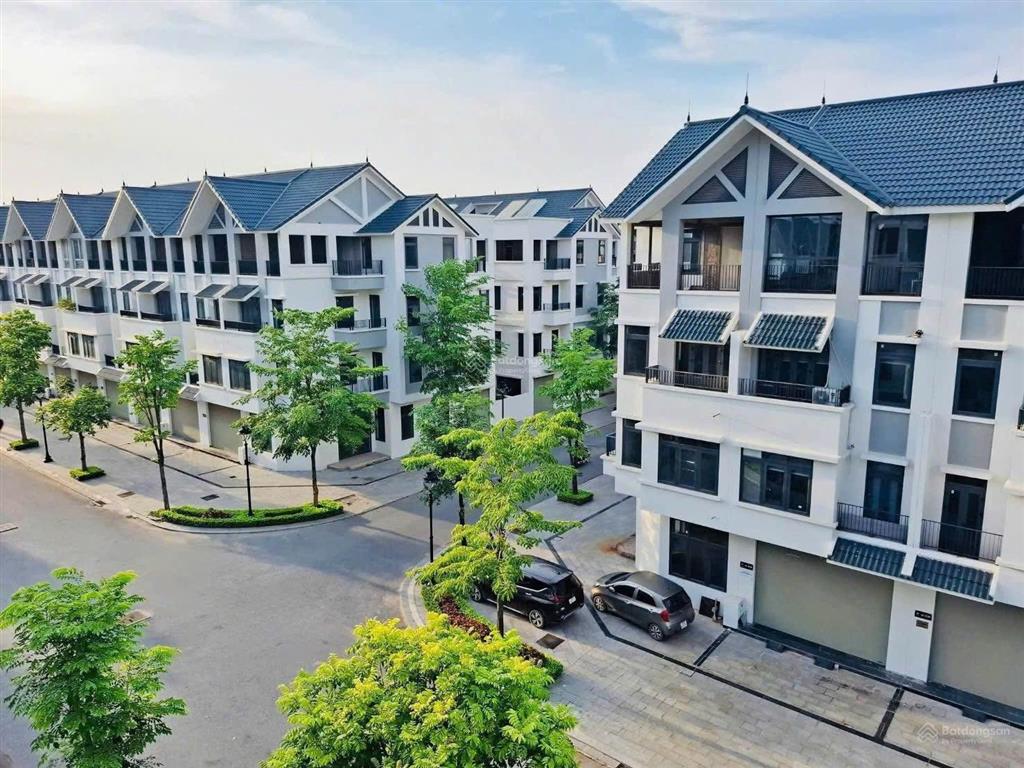 Giá 11.9 tỷ. bán liền kề hinode royal park 100m, 4 tầng, mặt tiền 5m.
