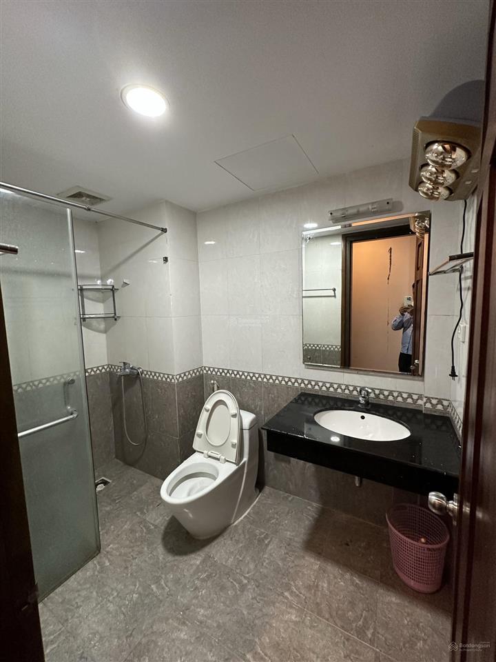 Cho thuê nhà riêng 70m2 số 11 ngõ 1 nguyễn văn huyên