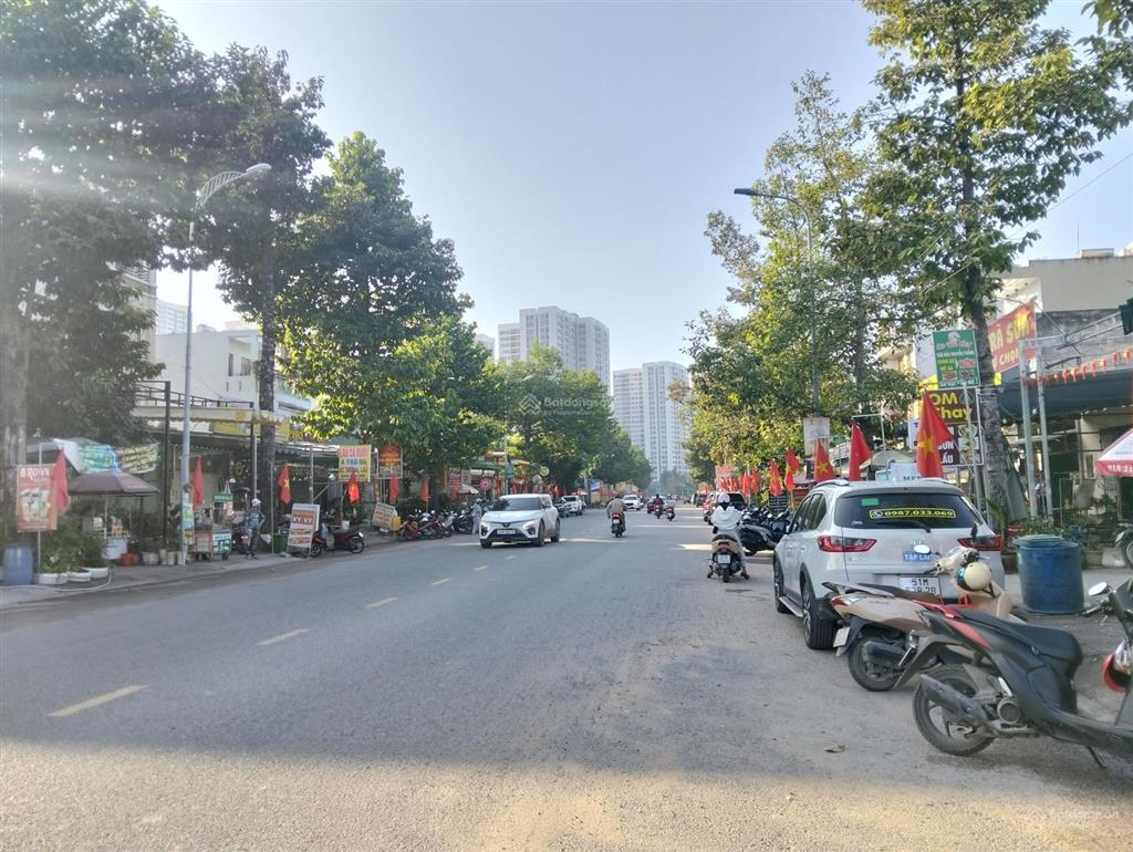 Chủ gửi bán lô đất 4a view vinhomes grand park.