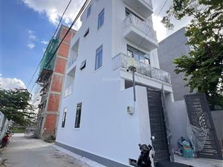 Bán nhà 3 lầu 1 tum sân thượng trước sau ngay trường tiểu học long bình