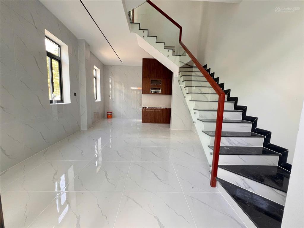 Bán nhà 3 lầu 1 tum sân thượng trước sau ngay trường tiểu học long bình