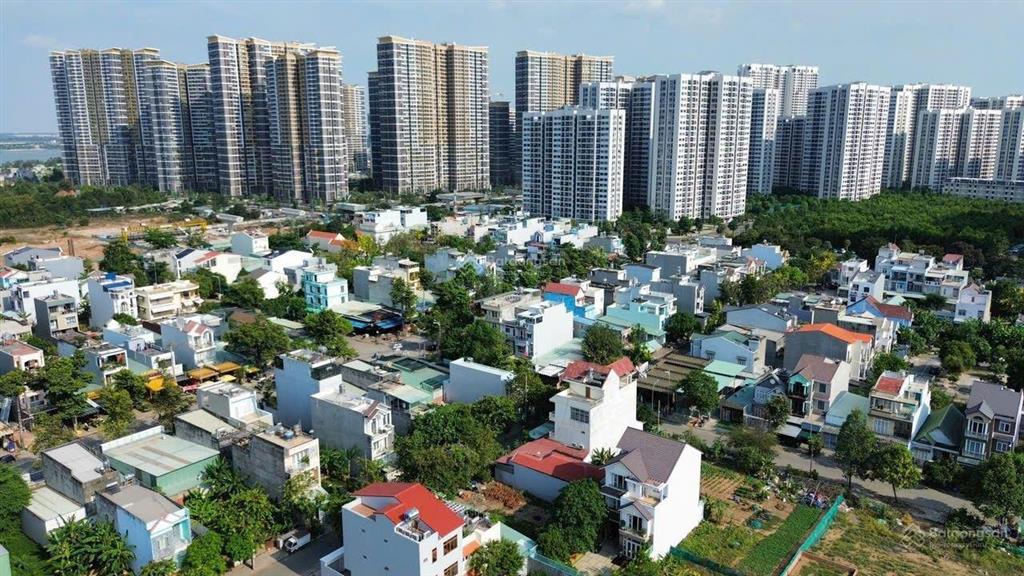 Chủ gửi căn góc 2 mặt tiền đường đối diện vinhomes