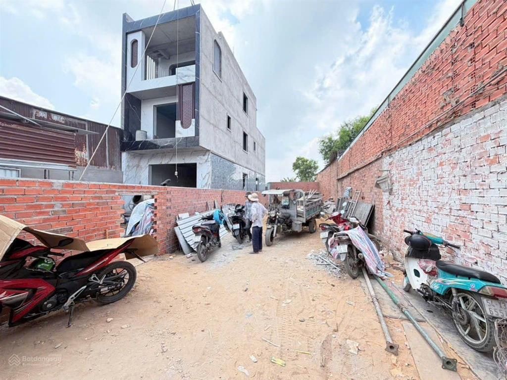 Mặt tiền nguyễn xiển cần bán gấp