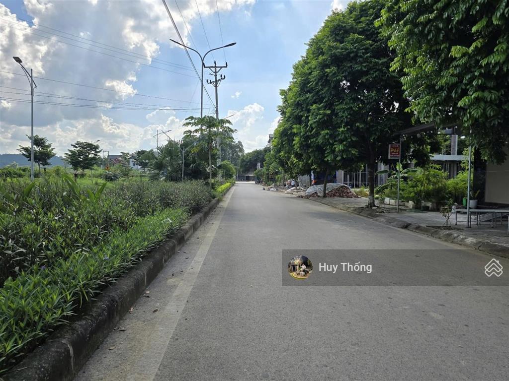 Bán 77,5m2 mặt đường đôi huỳnh thúc kháng, phố chợ lương sơn, giá chỉ 3,4 tỷ. cách xuân mai hn 5km