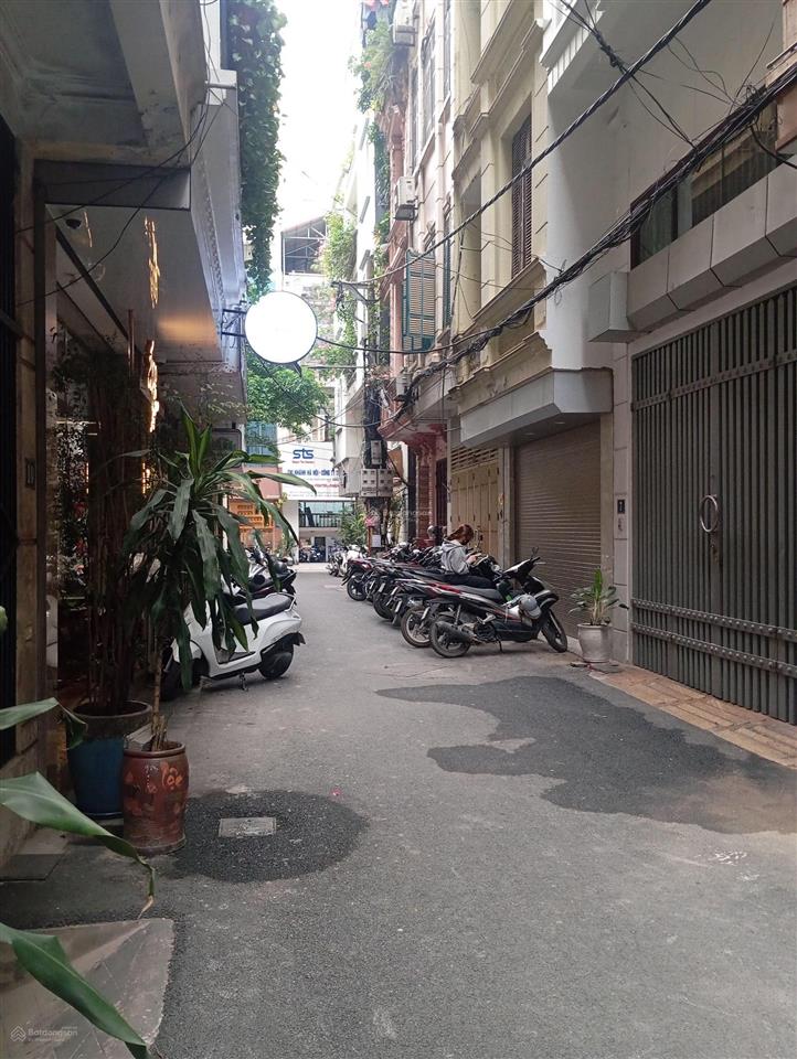 Nhà đẹp đỗ quang cần bán gấp giá chỉ 18.x tỷ.