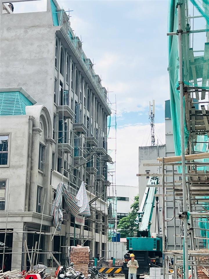 Shophouse trung tâm quận ba đình, 7 tầng có hầm, sẵn sổ, đường 3 ô tô tránh nhau giá tốt.0965 572 ***