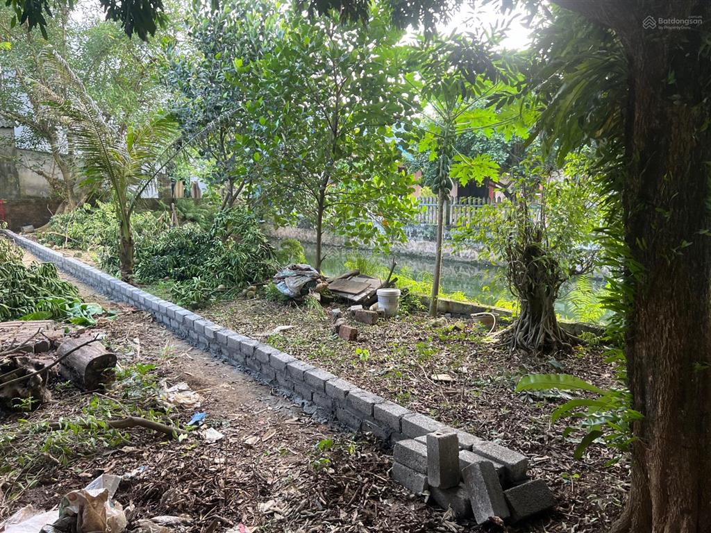 Dt nhỏ xinh 130m2. full thổ cư. vị trí tại ngã ba trung tâm thôn cách hồ chí minh 500m đường to