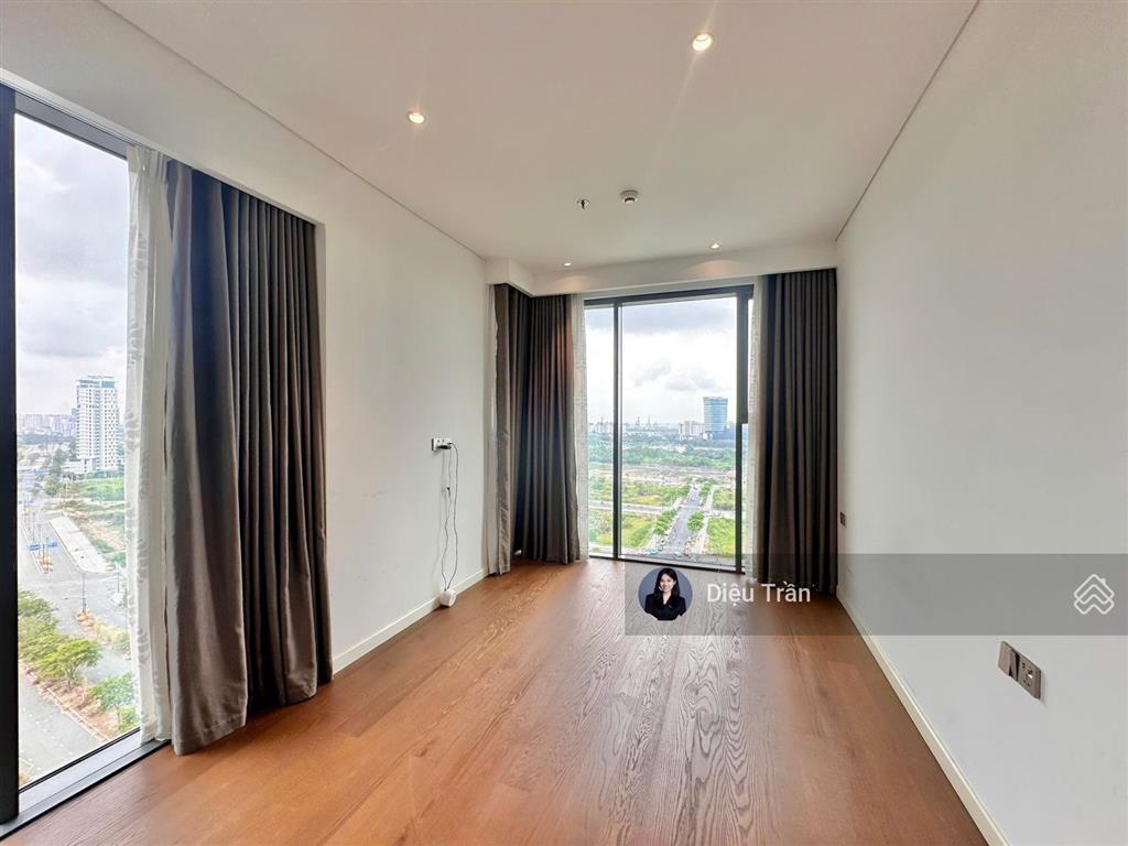 The crest cho thuê căn hộ 2pn diện tích lớn có bồn tắm nằm 40tr/tháng.