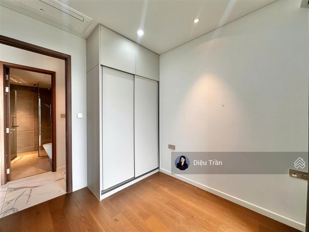 The crest cho thuê căn hộ 2pn diện tích lớn có bồn tắm nằm 40tr/tháng.