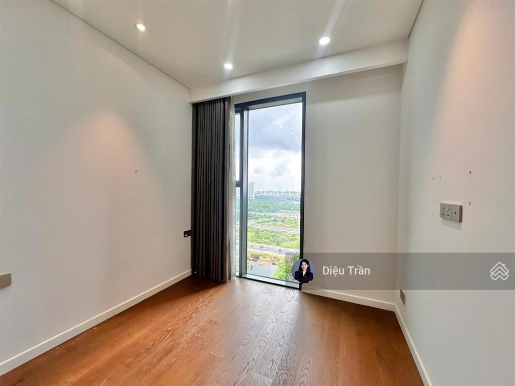 The crest cho thuê căn hộ 2pn diện tích lớn có bồn tắm nằm 40tr/tháng.