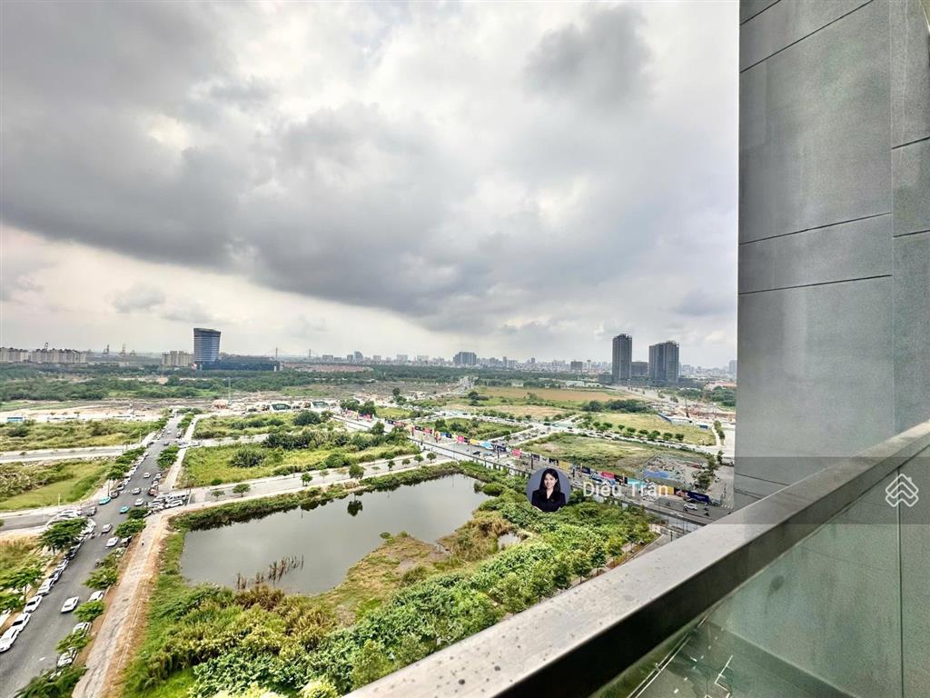 The crest cho thuê căn hộ 2pn diện tích lớn có bồn tắm nằm 40tr/tháng.