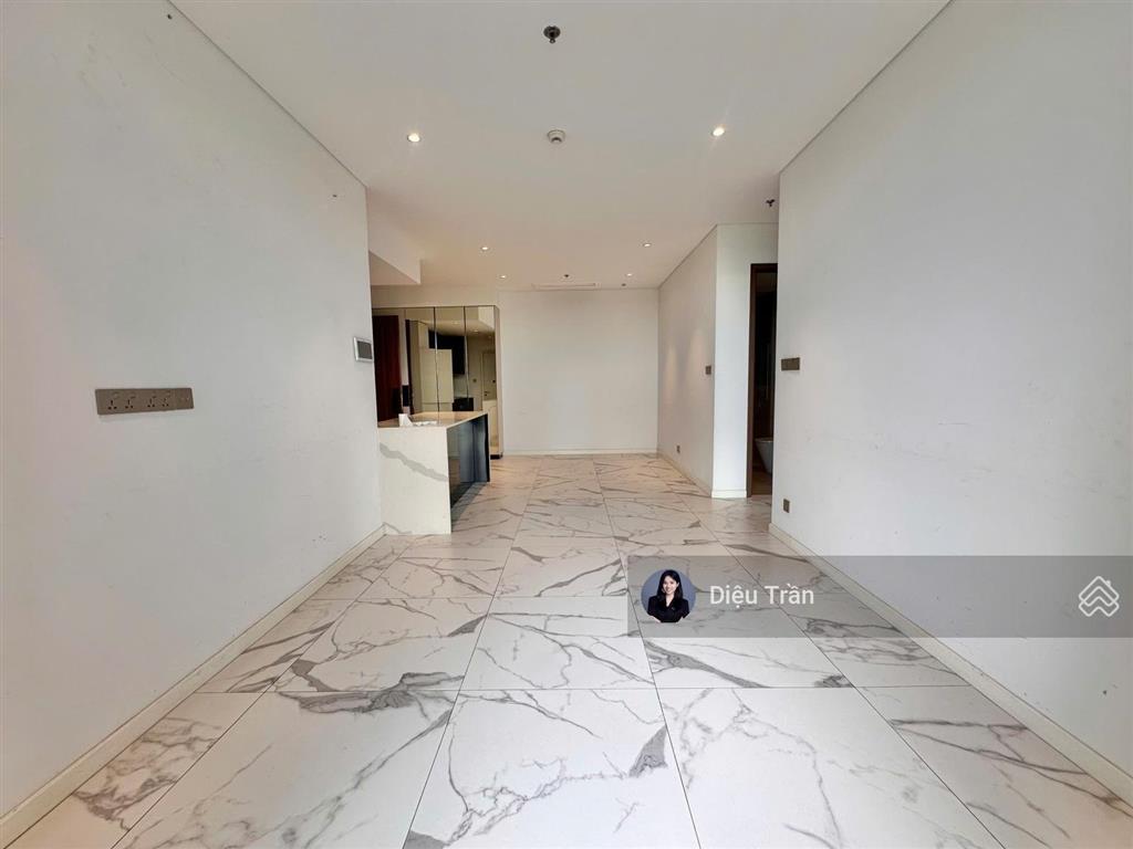 The crest cho thuê căn hộ 2pn diện tích lớn có bồn tắm nằm 40tr/tháng.