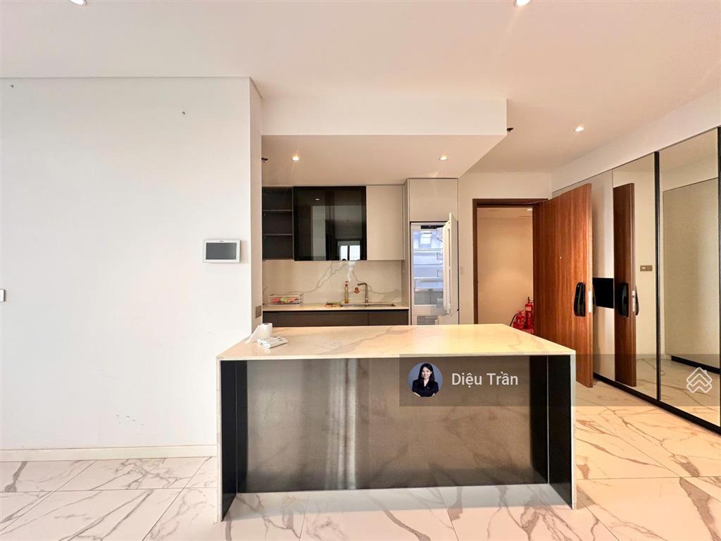 The crest cho thuê căn hộ 2pn diện tích lớn có bồn tắm nằm 40tr/tháng.