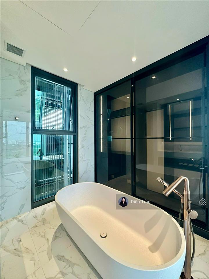 The crest cho thuê căn hộ 2pn, căn góc diện tích lớn 94m2, nội thất cơ bản 45tr/tháng