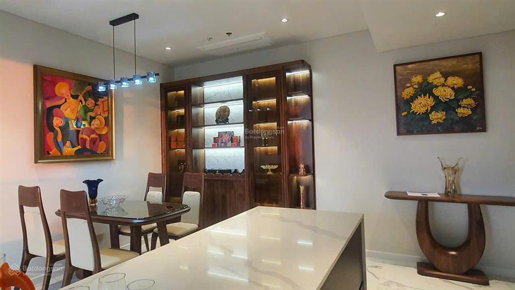 Căn hộ góc, diện tích lớn, nội thất đầy đủ tại the crest cho thuê giá 60tr/tháng