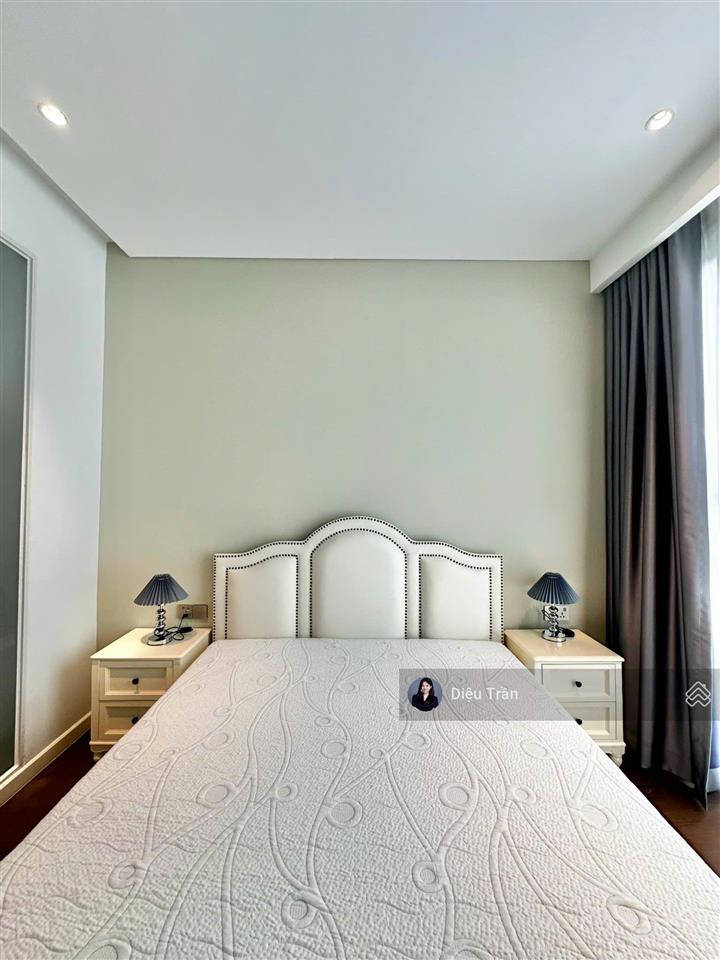 Cho thuê căn hộ 2pn nội thất đầy đủ, tầng cao thoáng view sông trực diện tại the crest