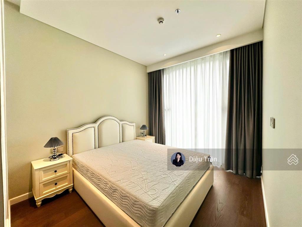Cho thuê căn hộ 2pn nội thất đầy đủ, tầng cao thoáng view sông trực diện tại the crest