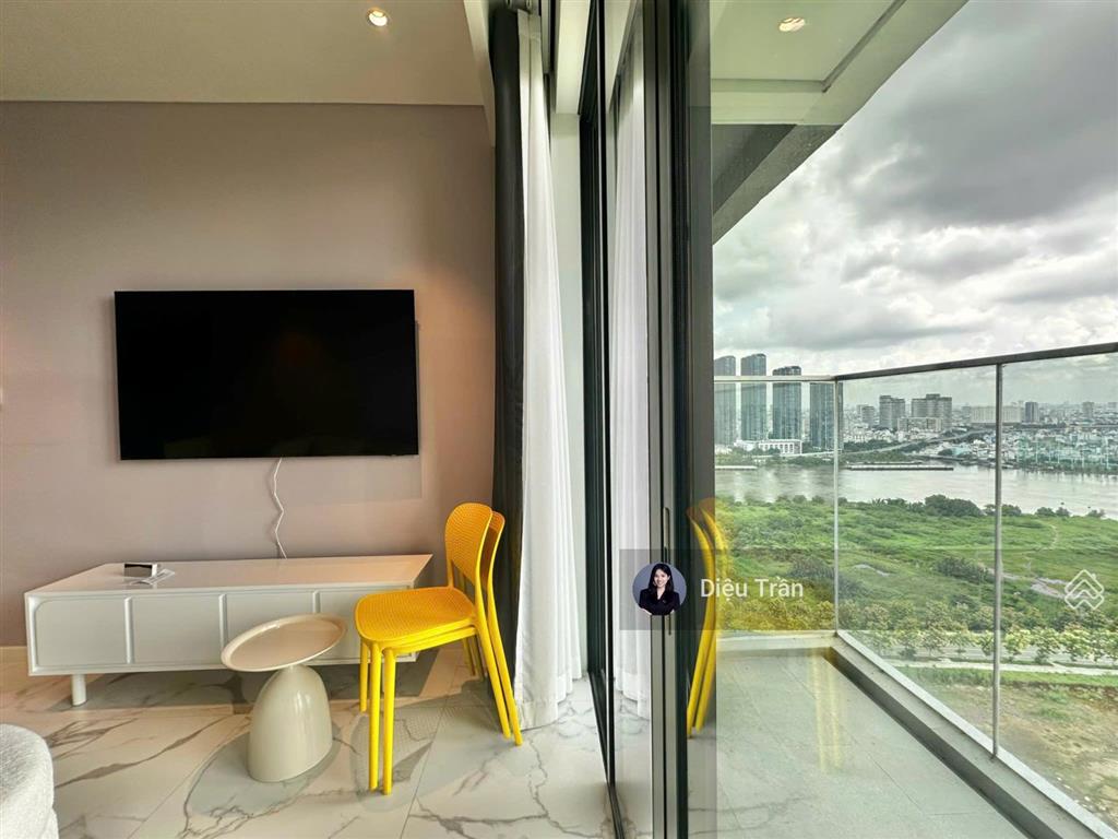 Cho thuê căn hộ 2pn nội thất đầy đủ, tầng cao thoáng view sông trực diện tại the crest