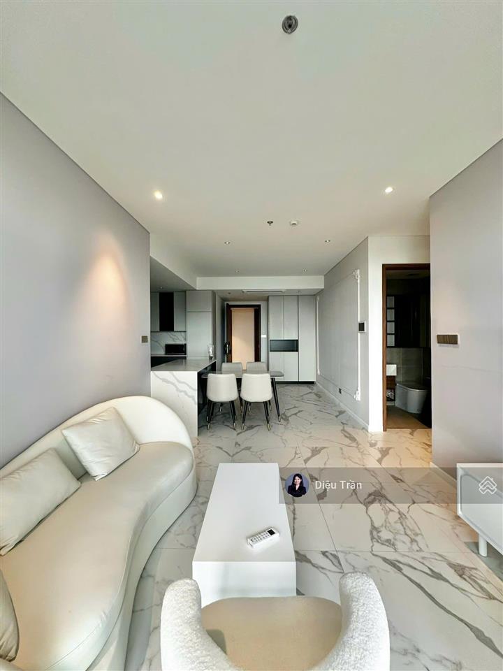 Cho thuê căn hộ 2pn nội thất đầy đủ, tầng cao thoáng view sông trực diện tại the crest