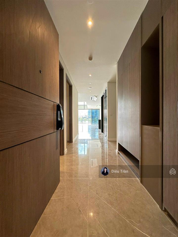 Căn hộ duplex 4pn cực rộng, nội thất cơ bản, view sông và pháo bông trực diện cho thuê 115tr/tháng