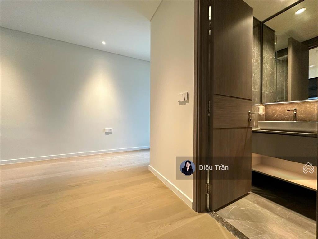 Căn hộ duplex 4pn cực rộng, nội thất cơ bản, view sông và pháo bông trực diện cho thuê 115tr/tháng
