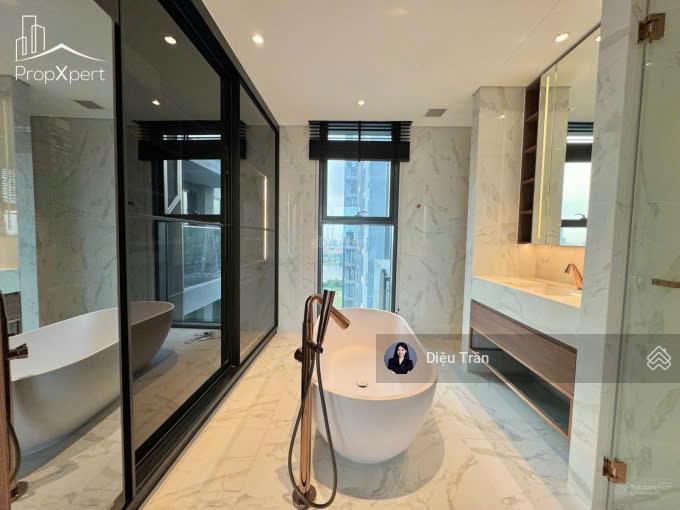 Cho thuê căn hộ góc, 2pn, đầy đủ nội thất chỉ cần xách vali vào ở giá 68 triệu/tháng