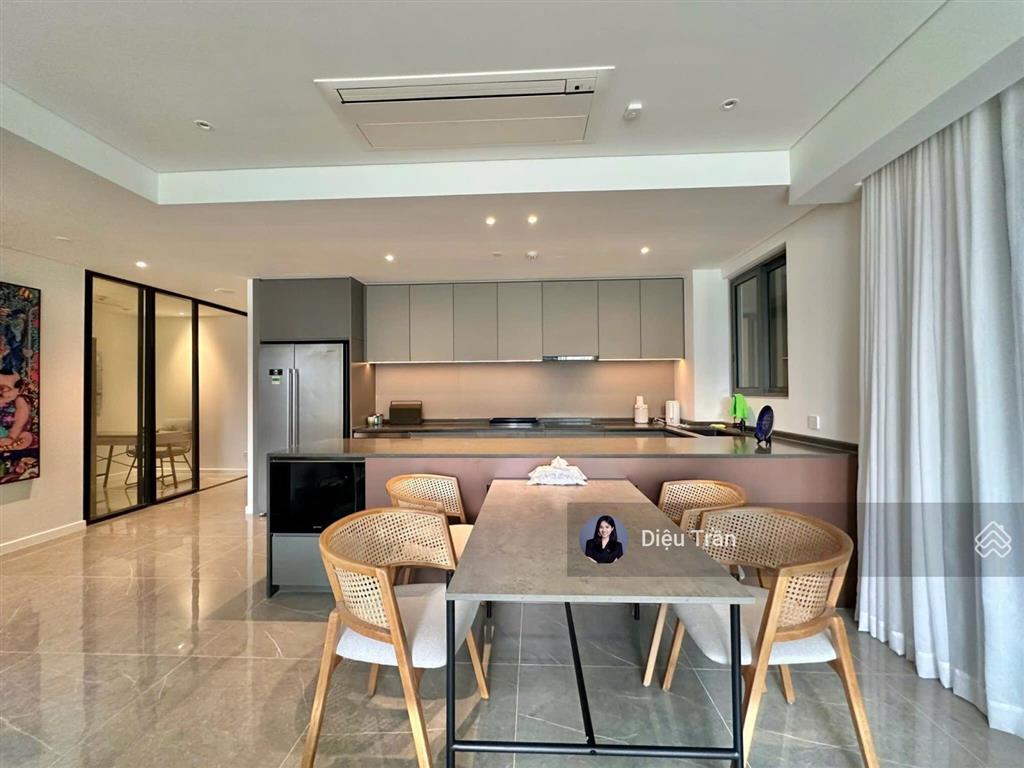 Cho thuê căn hộ 3pn diện tích lớn lên đến 157m2, view quận 1, nội thất sang trọng 105tr/tháng