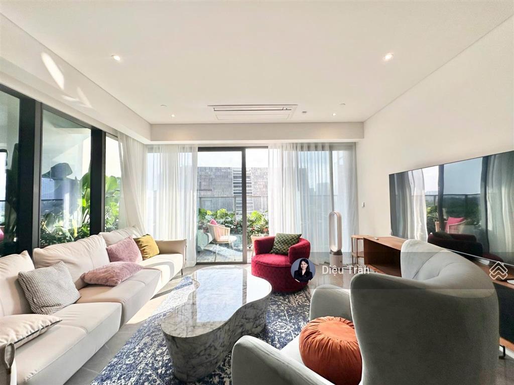 Cho thuê căn hộ 3pn diện tích lớn lên đến 157m2, view quận 1, nội thất sang trọng 105tr/tháng