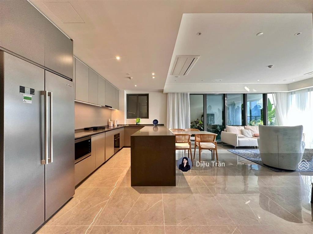 Cho thuê căn hộ 3pn diện tích lớn lên đến 157m2, view quận 1, nội thất sang trọng 105tr/tháng